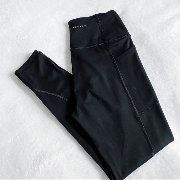 SOLD❌ Victoria’s Secret Essential Pocket Black Legging - Picture 6 of 10